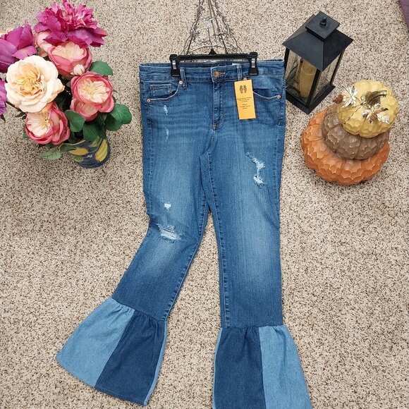 3037 Size 10 Universal Thread Upcycled Ruffle Leg Jeans - Picture 1 of 7